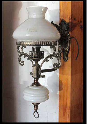 II.189 PAR DE APLIQUÉS DE OPALINA Y BRONCE