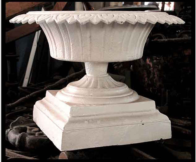 II.179 PAR DE JARDINERAS BLANCAS