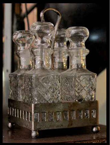 II.196 ALCUZA DE CRISTAL Y ESTAÑO