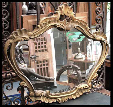 II.193 ESPEJO BISELADO CON MARCO DE MADERA