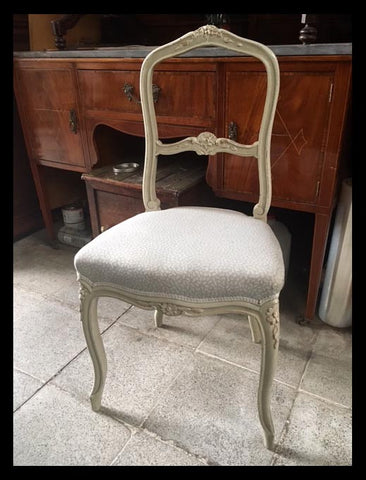 I.964 SILLAS DE COMEDOR DE DISTINTOS FORMATOS