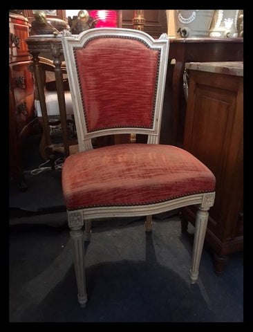 I.964 SILLAS DE COMEDOR DE DISTINTOS FORMATOS