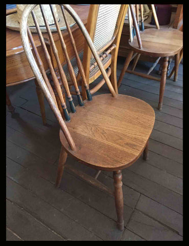 I.113 PAR DE SILLAS DE MADERA