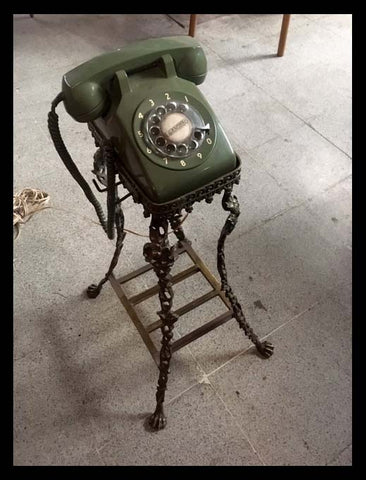 II.1451 TELÉFONO ANTIGUO SOBRE BASE DE BRONCE