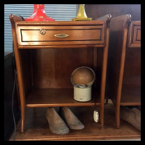 I.927 PAR DE VELADORES SÓNICOS