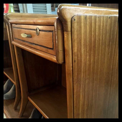 I.927 PAR DE VELADORES SÓNICOS