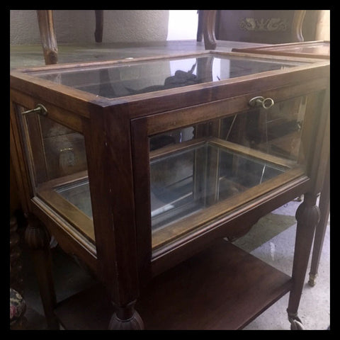 I.985 VITRINA TIPO CARRO DE TÉ