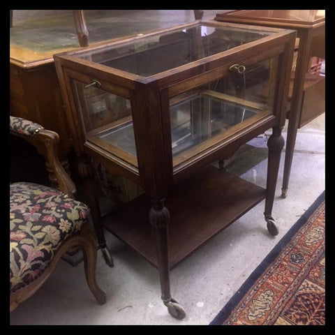 I.985 VITRINA TIPO CARRO DE TÉ